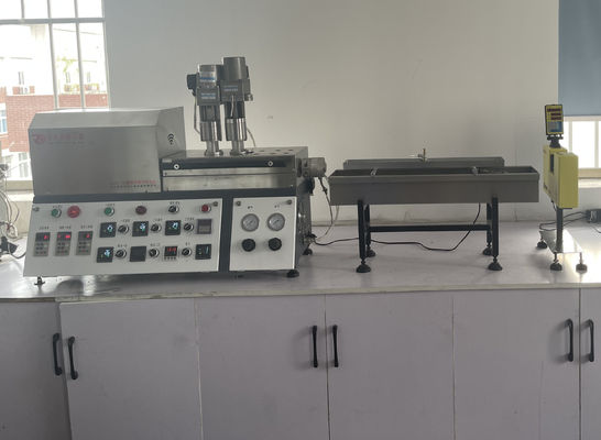 Comprimento gêmeo da linha de parafuso da extrusora de parafuso 250mm do laboratório do laboratório do controle do PLC 0.75KW