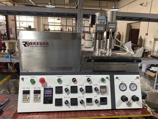 Parafuso gêmeo do laboratório que faz a máquina para o polímero e o material plástico